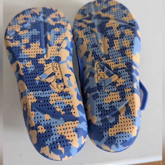 Adidas Kids Blue Water Shoes with Tan Camo Sole - Picture 5 of 5